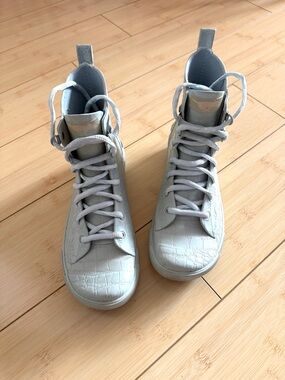 Rocket Dog Womens Rainy Nevada Rain Boots
7.5/38 Pale Blue Waterproof Lace Up